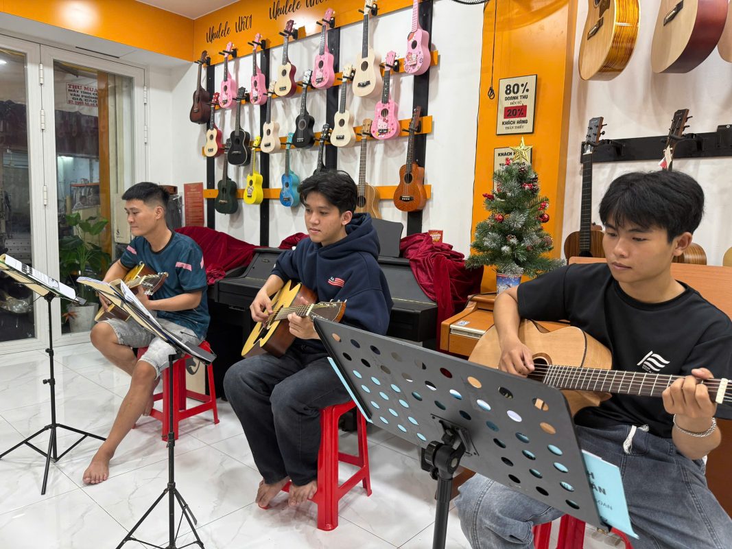 Dạy học guitar S Việt