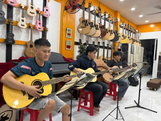Dạy học guitar S Việt