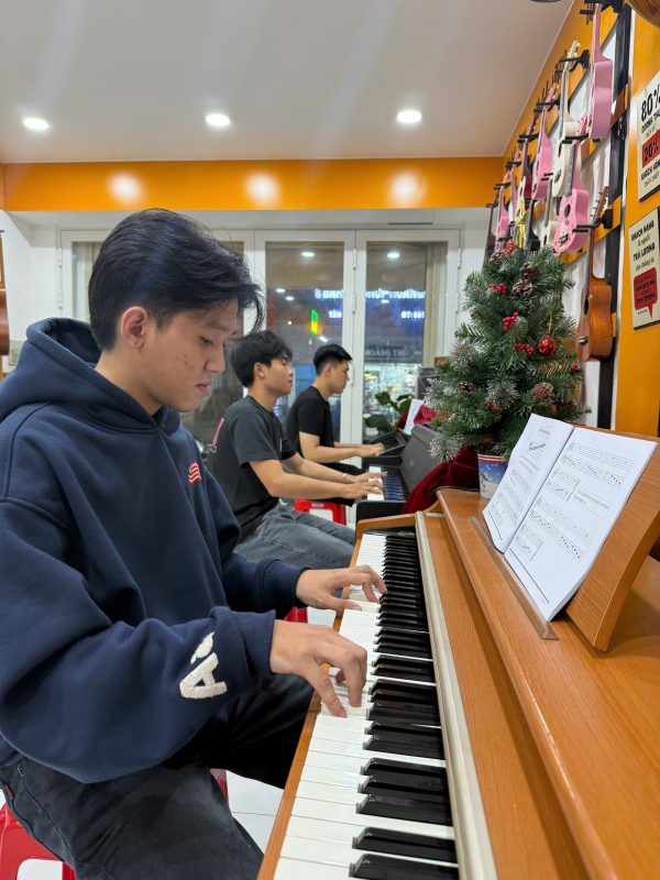 Dạy học piano S Việt