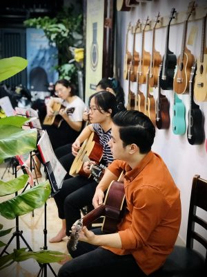 Dạy học guitar S Việt