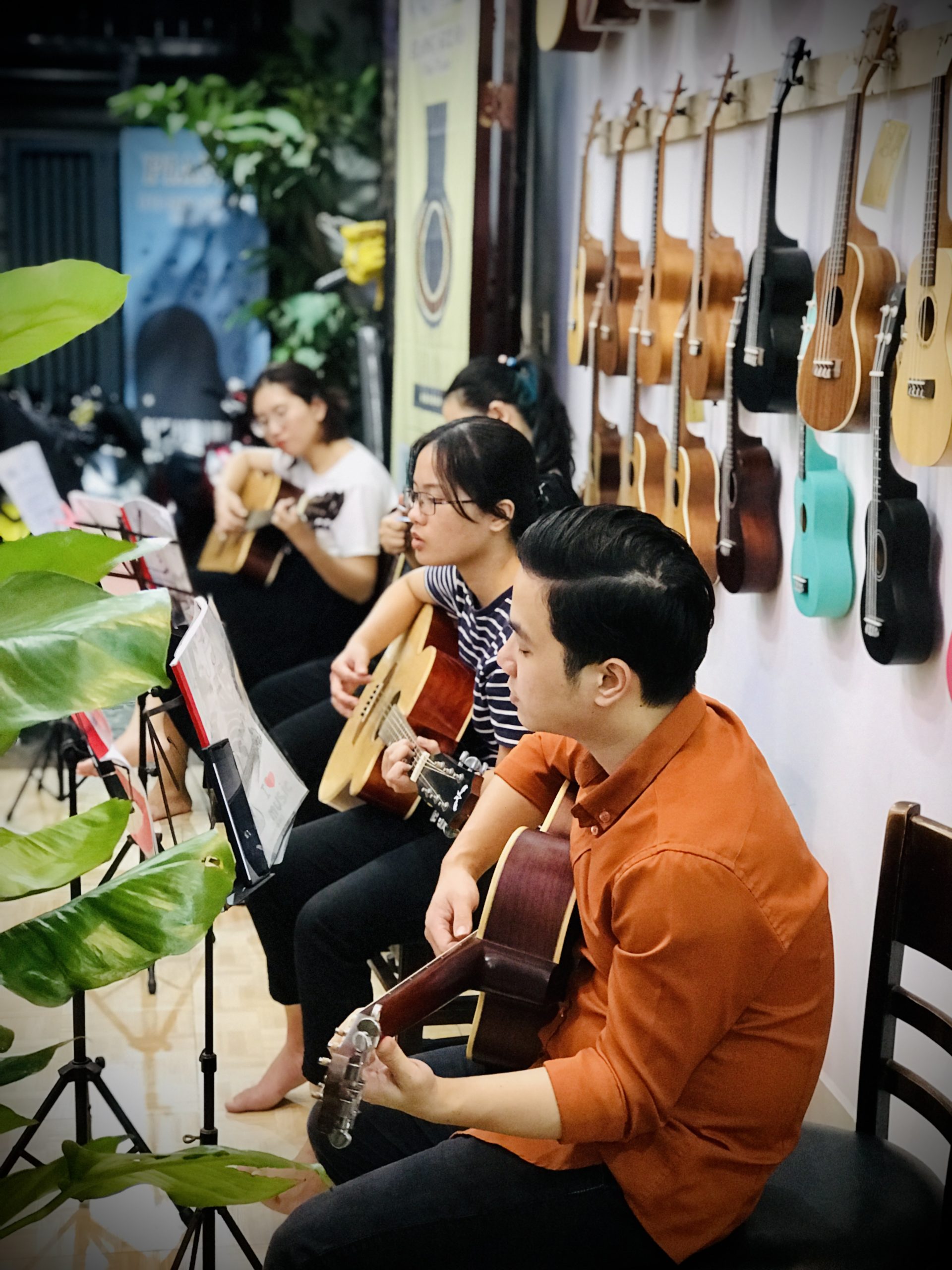 Dạy học guitar S Việt