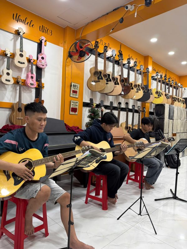 Dạy học guitar S Việt