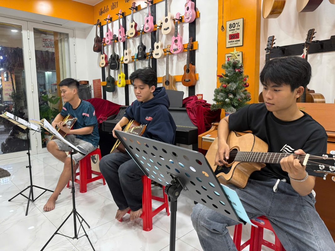 Dạy học guitar S Việt